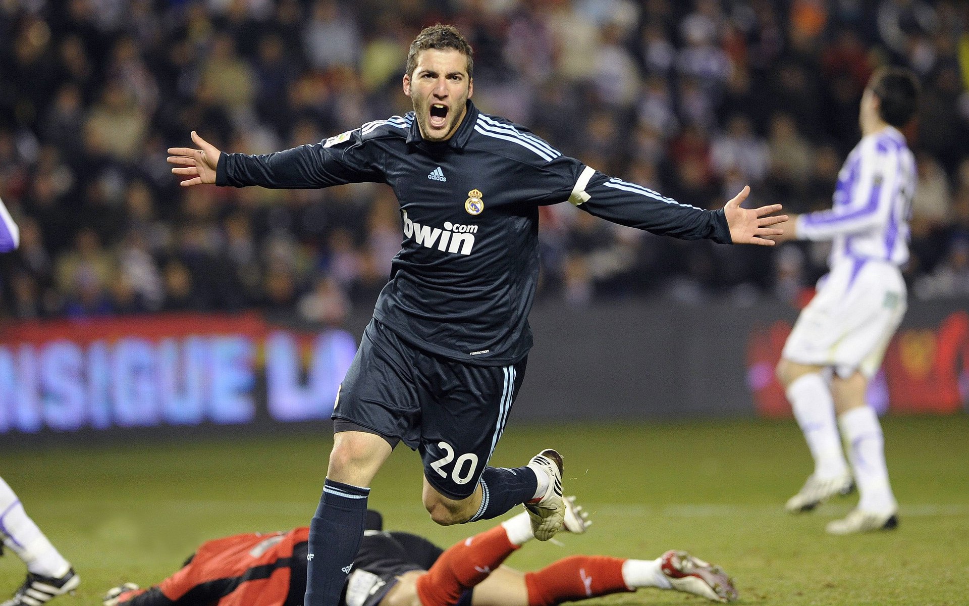 PSG锋线火力全开，海湾者防守难挡